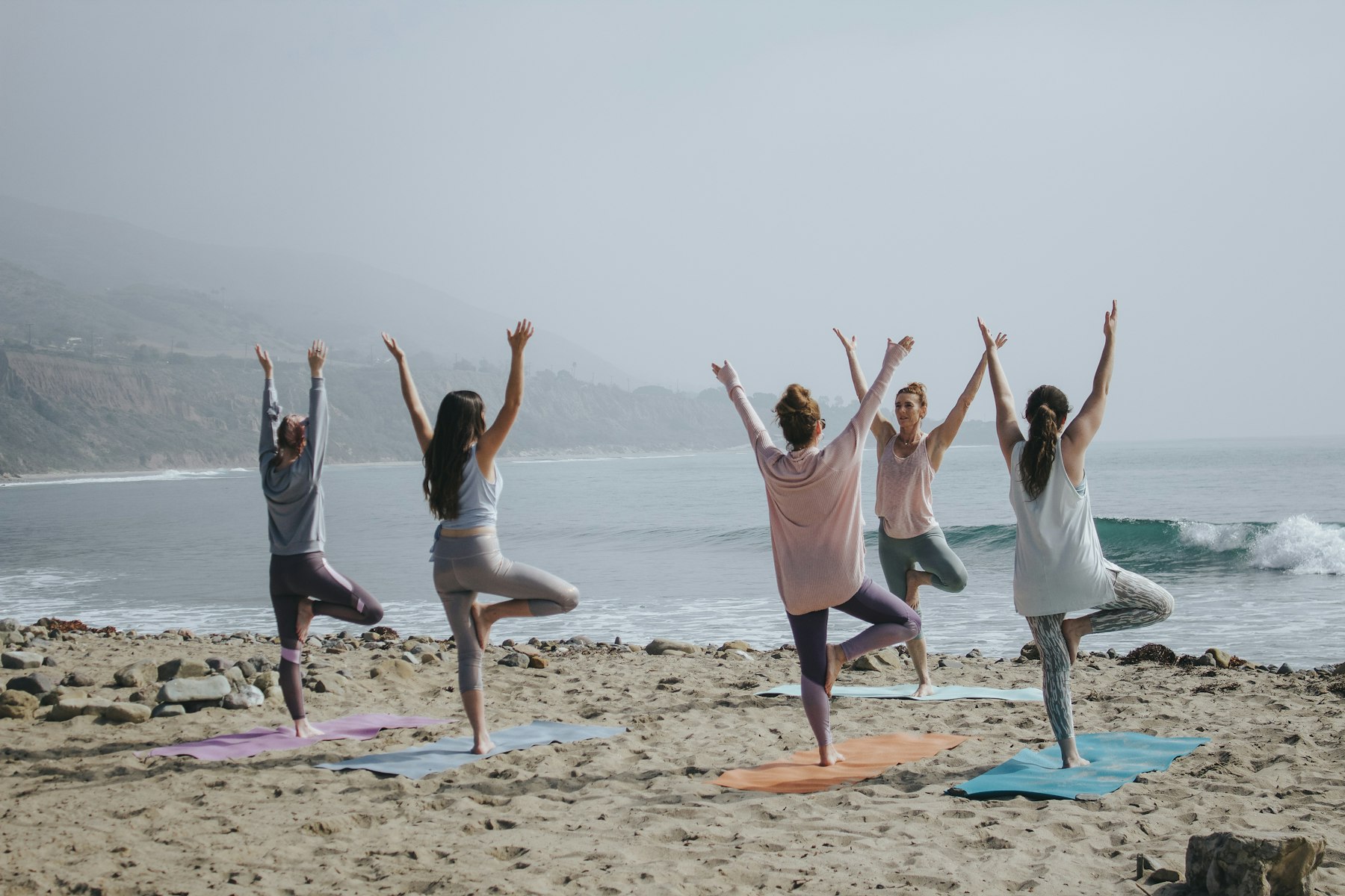 Yoga im Morgenlicht bei YogaaLuma in Pichla